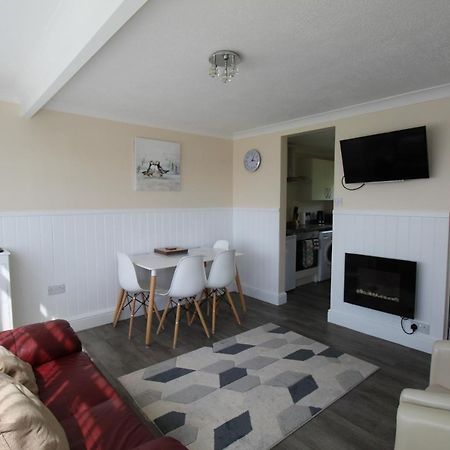 Relaxing Chalet On Popular California Sands Short Stroll To Beach, Nr Norfolk Broads & Great Yarmouth Scratby Exterior photo