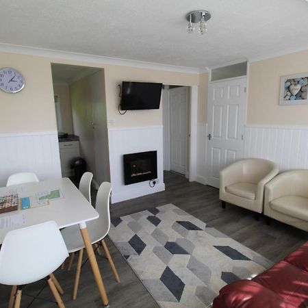 Relaxing Chalet On Popular California Sands Short Stroll To Beach, Nr Norfolk Broads & Great Yarmouth Scratby Exterior photo