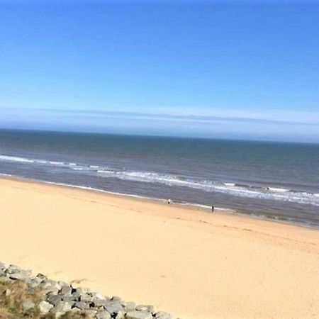 Relaxing Chalet On Popular California Sands Short Stroll To Beach, Nr Norfolk Broads & Great Yarmouth Scratby Exterior photo