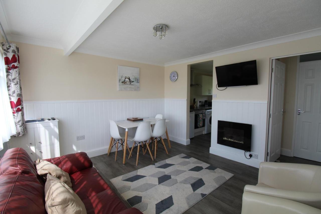 Relaxing Chalet On Popular California Sands Short Stroll To Beach, Nr Norfolk Broads & Great Yarmouth Scratby Exterior photo
