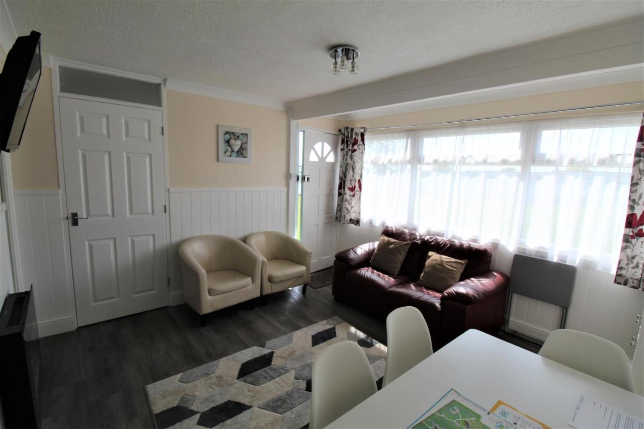 Relaxing Chalet On Popular California Sands Short Stroll To Beach, Nr Norfolk Broads & Great Yarmouth Scratby Exterior photo