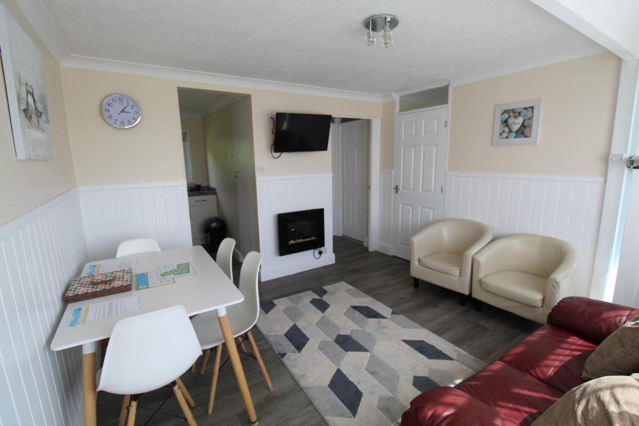 Relaxing Chalet On Popular California Sands Short Stroll To Beach, Nr Norfolk Broads & Great Yarmouth Scratby Exterior photo